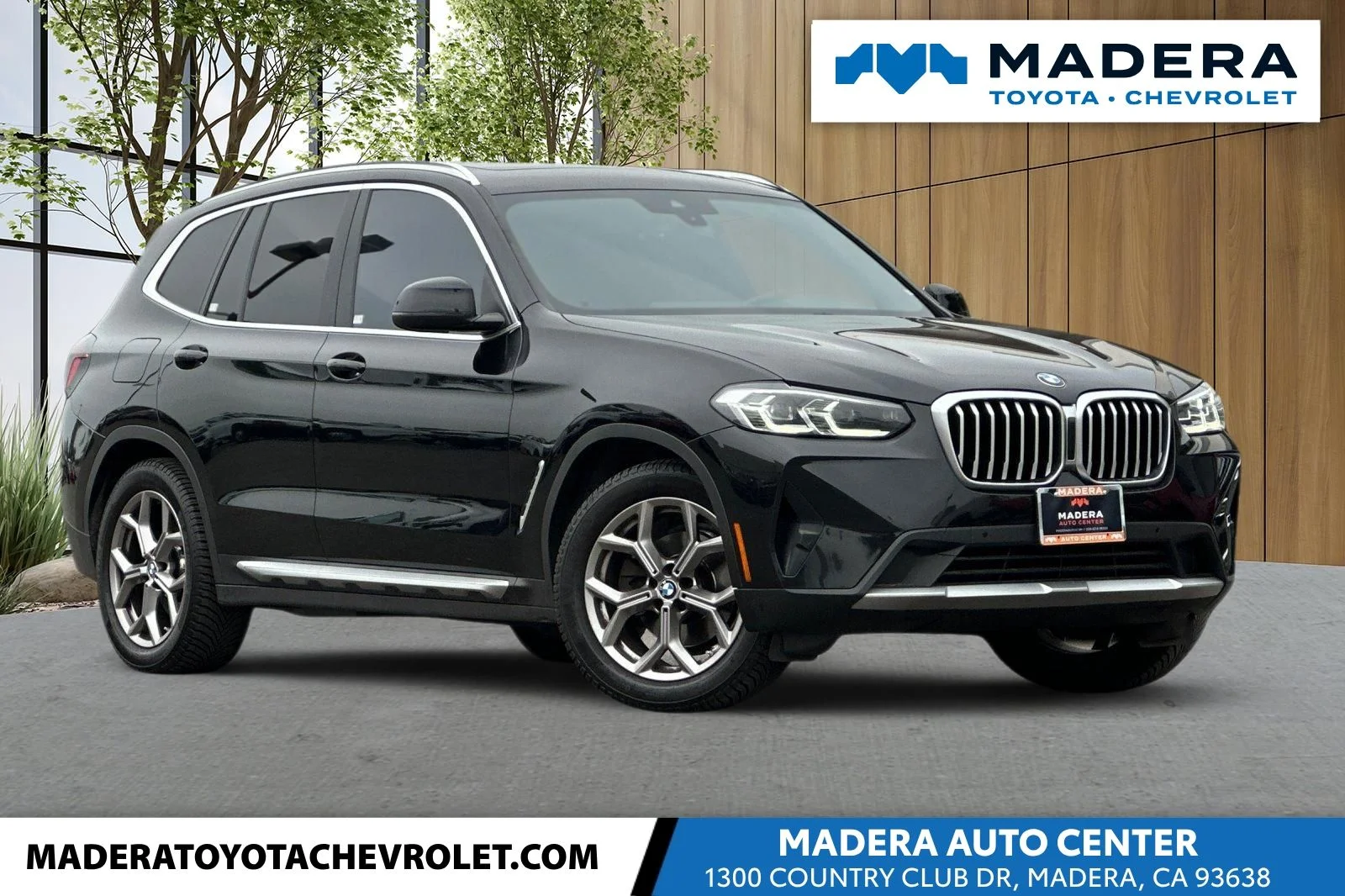 Used 2022 Black BMW xDrive30i image 1