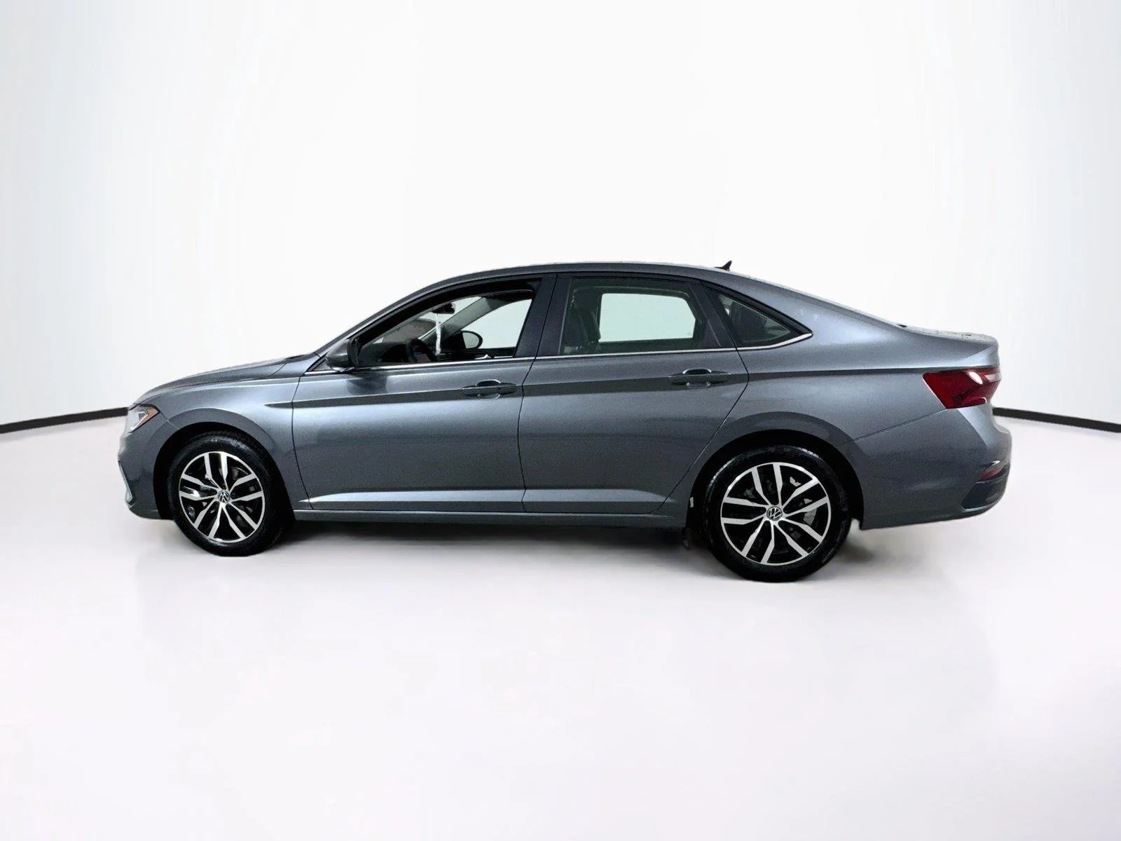 New 2027 GRAY Volkswagen SE image 3