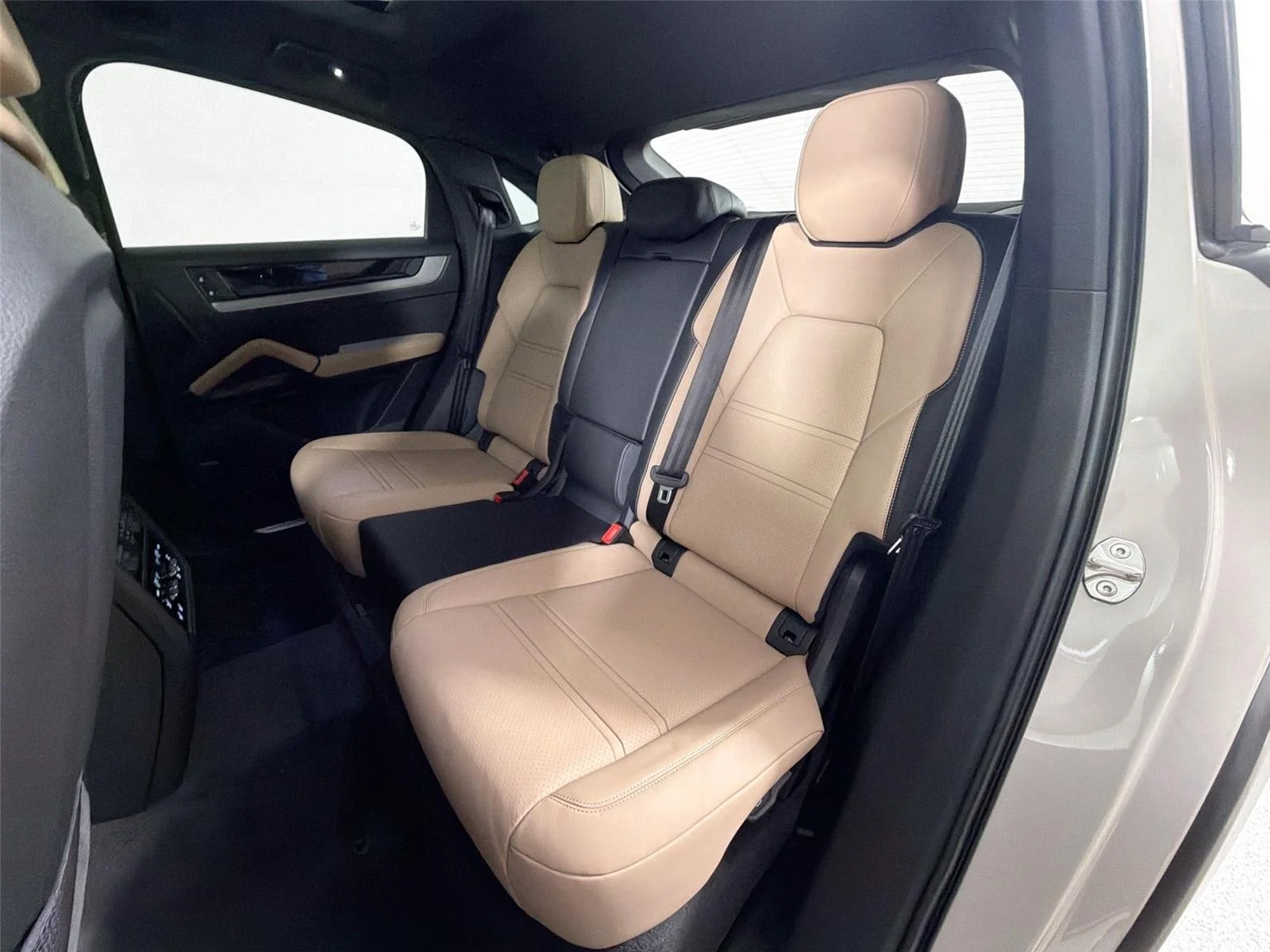 Certified Used 2026 Cashmere Beige Metallic Porsche Coupé image 26