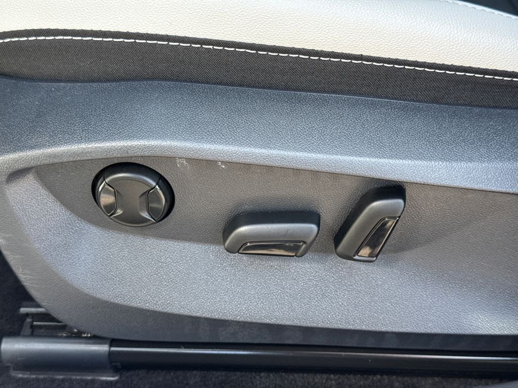 Used 2025 Silver Volkswagen 1.5T SE image 25