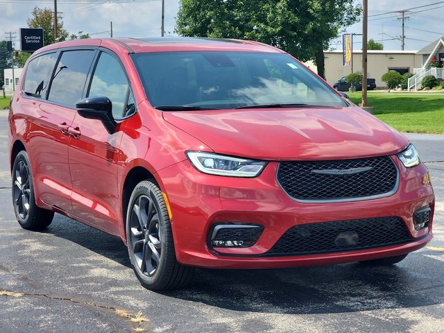New 2026 Chrysler Pacifica Select