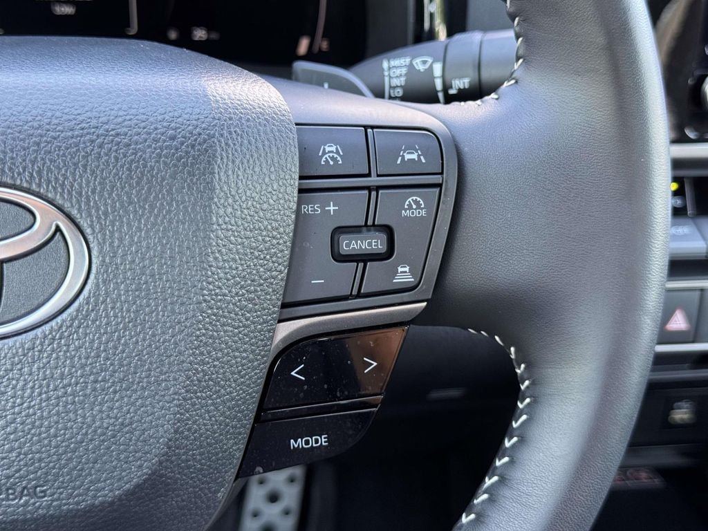 Used 2025  Toyota SE image 12