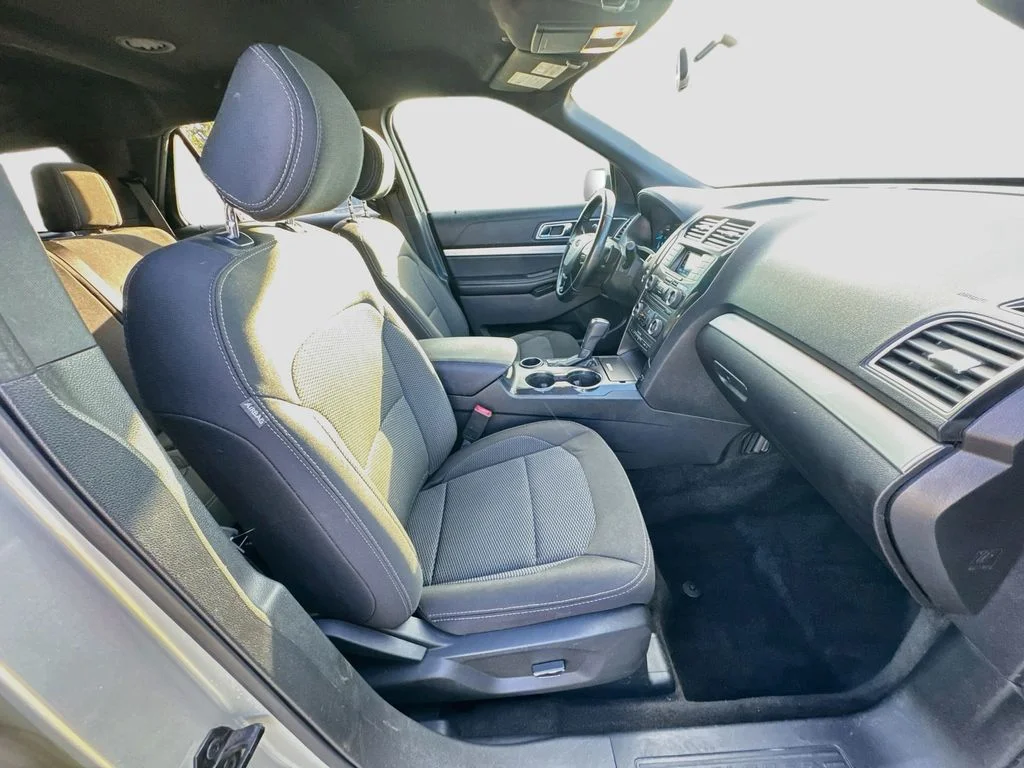 Used 2017 Silver Ford XLT image 33