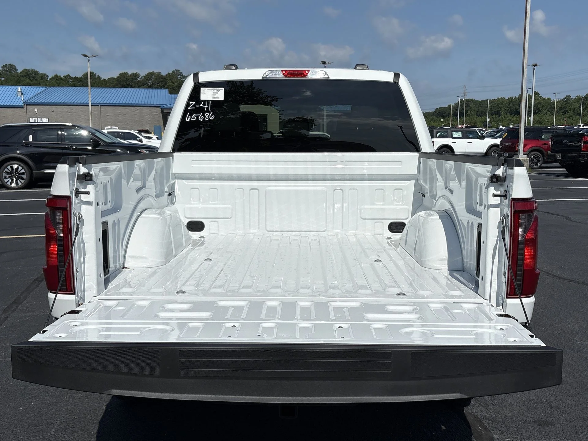 New 2026 Oxford White Ford XLT image 20