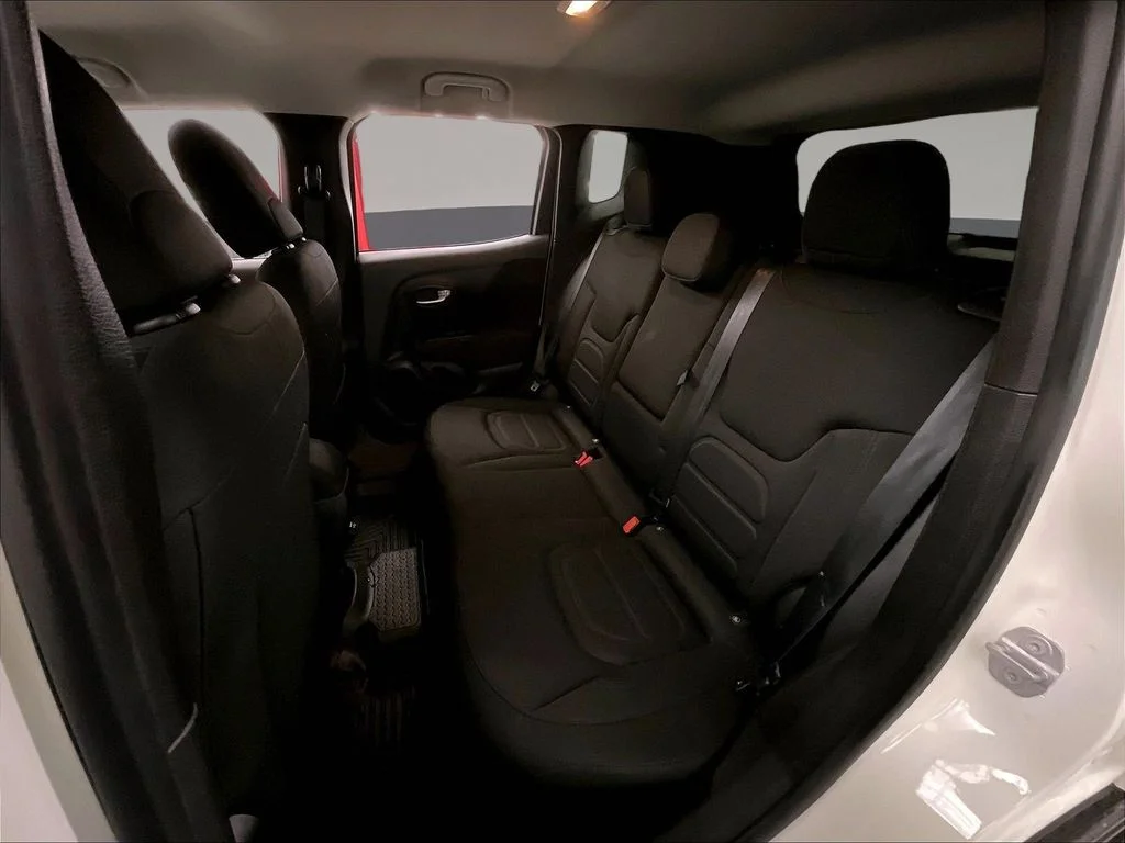 Used 2021 White Jeep Latitude image 30