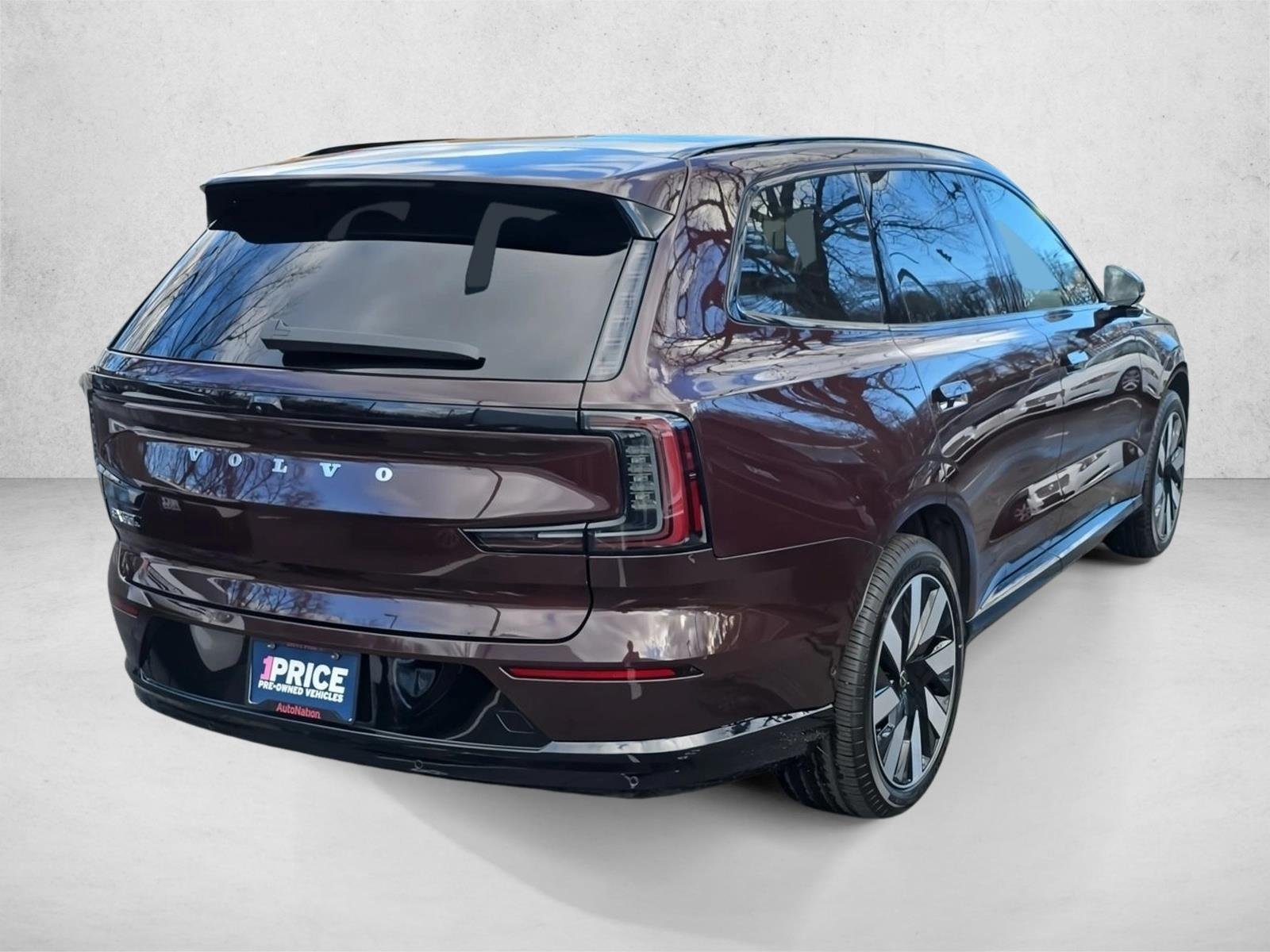 Used 2025 Mulberry Metallic Volvo Ultra image 5