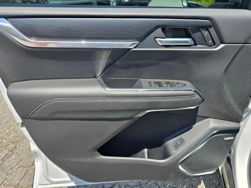New 2026 White GMC Elevation image 36