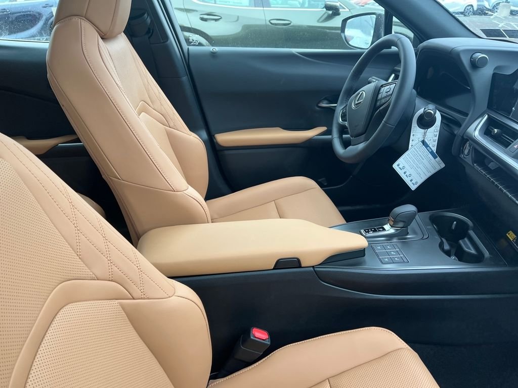 2025 Lexus UX 300h Premium - Photo 7