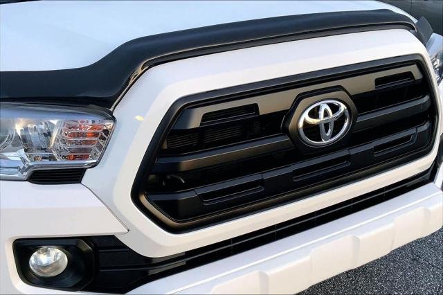 Certified Used 2017 SUPER WHITE Toyota  image 29