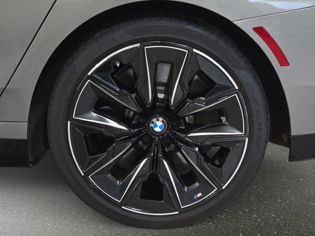 Certified Used 2024 Oxide Grey Met BMW 760i xDrive image 32