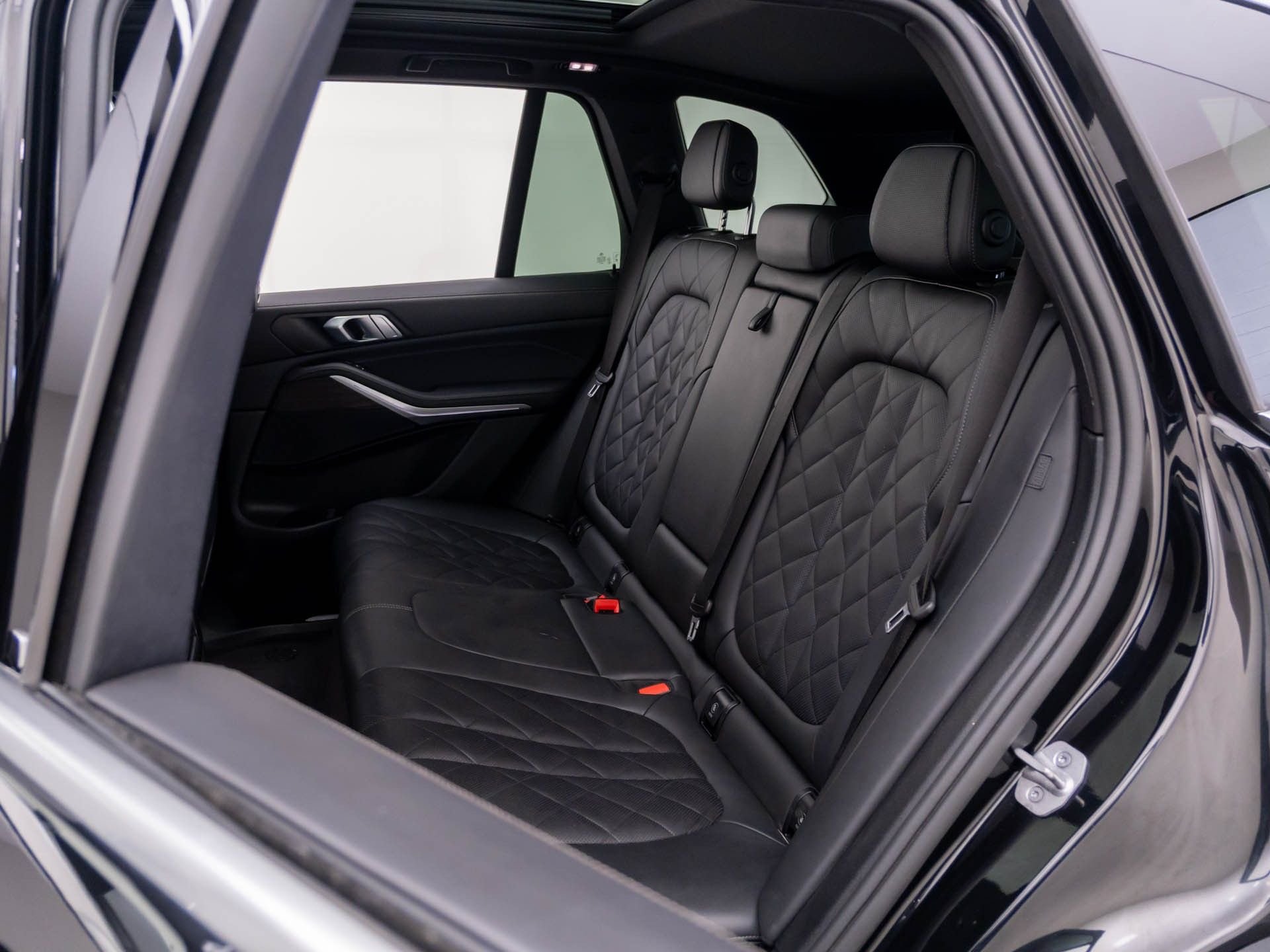 Used 2024 Black Sapphire Metallic BMW xDrive40i image 17
