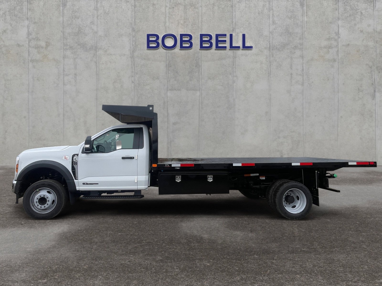 New 2026 Oxford White Ford F-550® XL image 2
