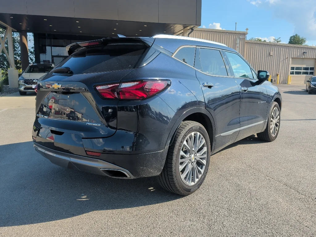 Used 2020 Midnight Blue Metallic Chevrolet Premier image 4