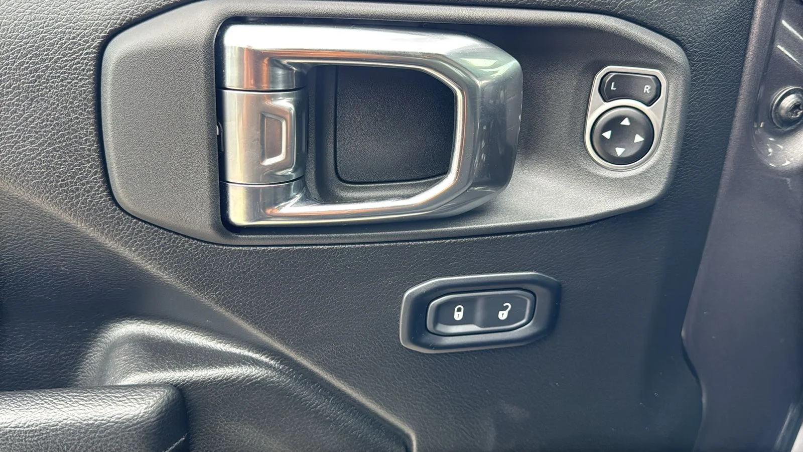 Used 2025 Gray Jeep Rubicon image 21