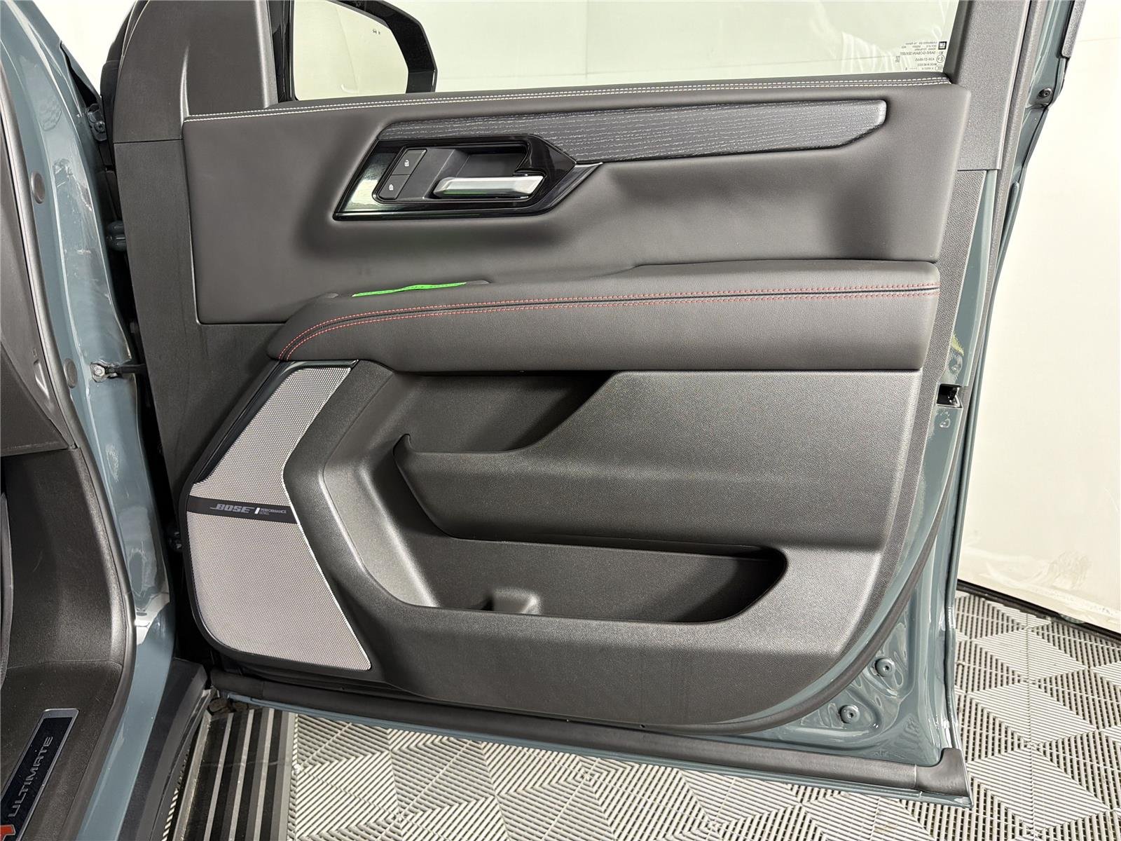 2026 GMC Yukon AT4 Ultimate - Photo 12