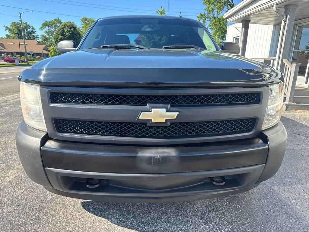Used 2007 Chevrolet Silverado 1500 Work Truck with VIN 1GCEC19C67Z537199 for sale in Middlebury, IN