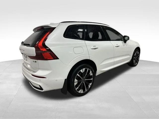 New 2026 Crystal White Volvo Plus image 6