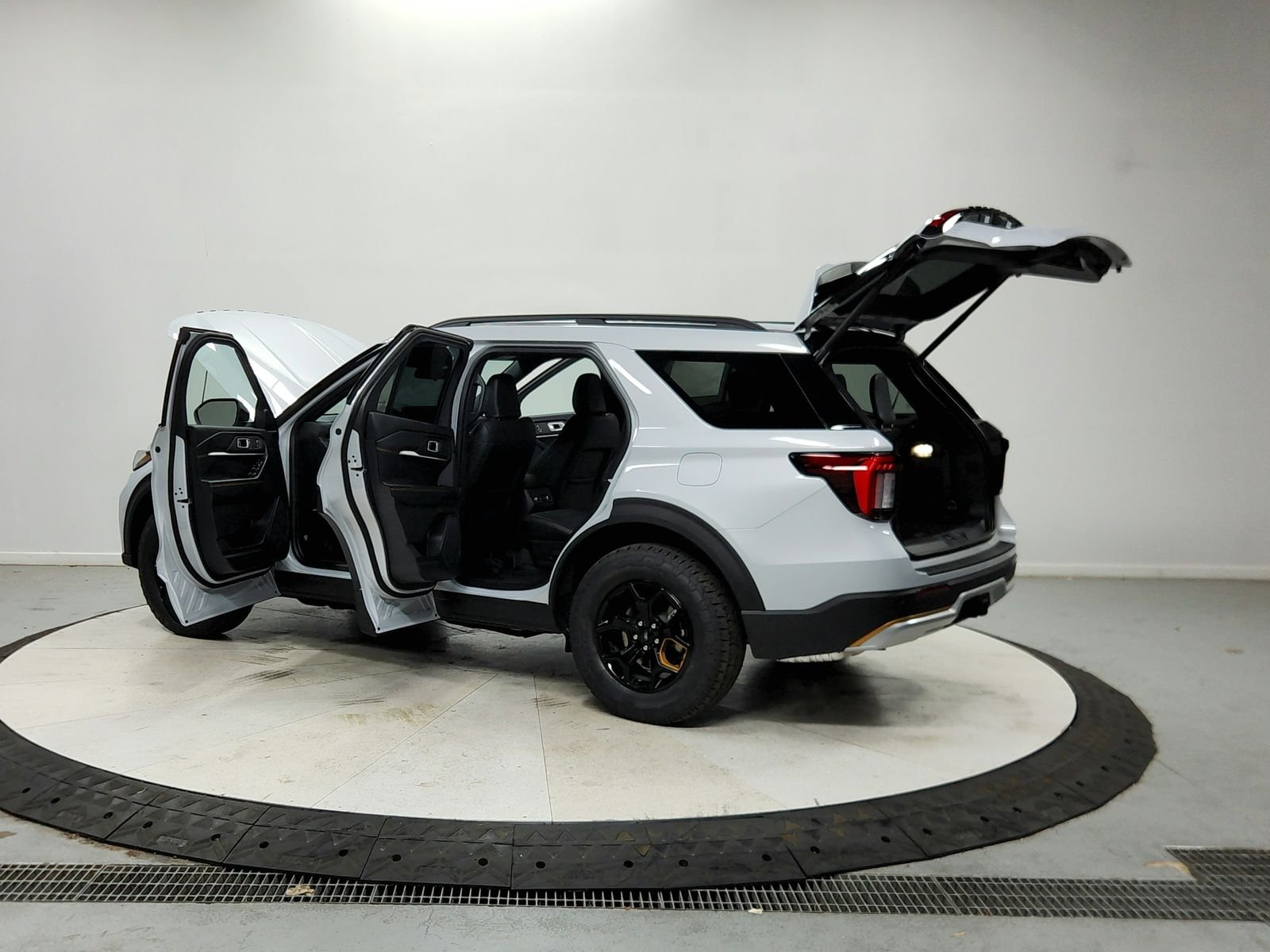 New 2026 Space White Metallic Ford Tremor® image 14