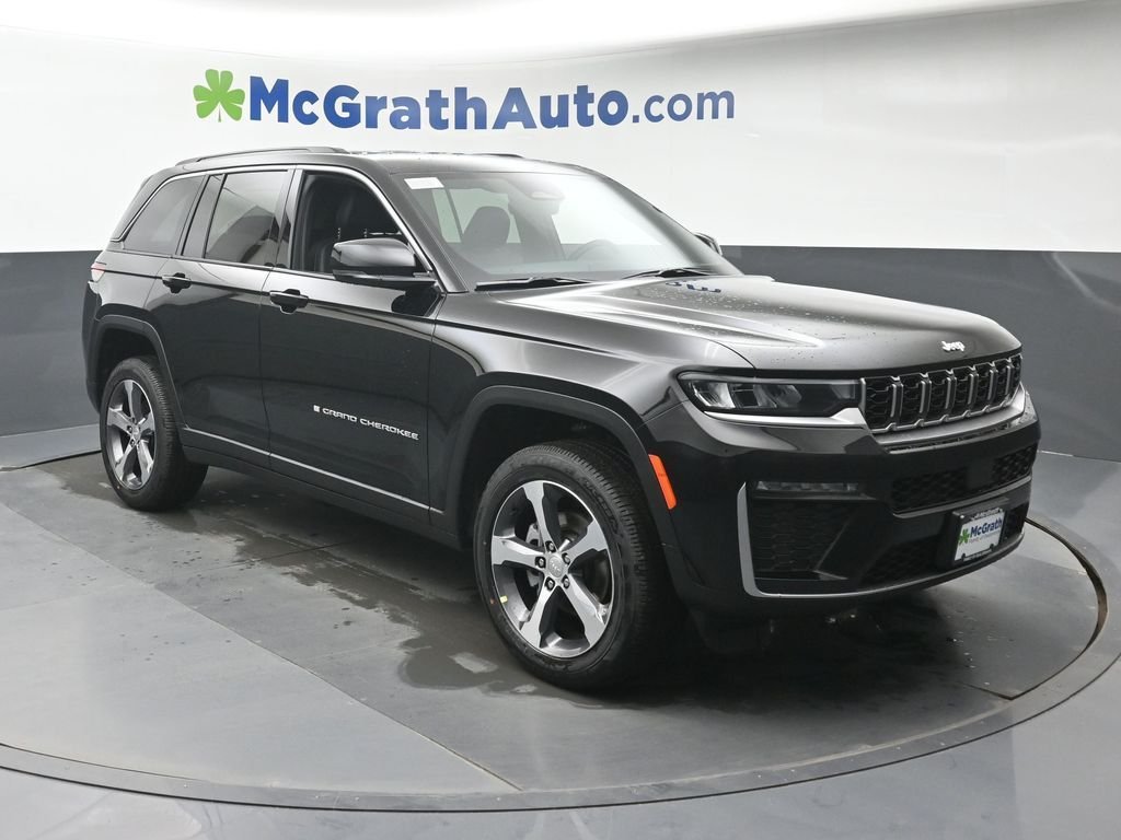 New 2026 Diamond Black Crystal Pearl-Coat Exterior Paint Jeep Limited image 2
