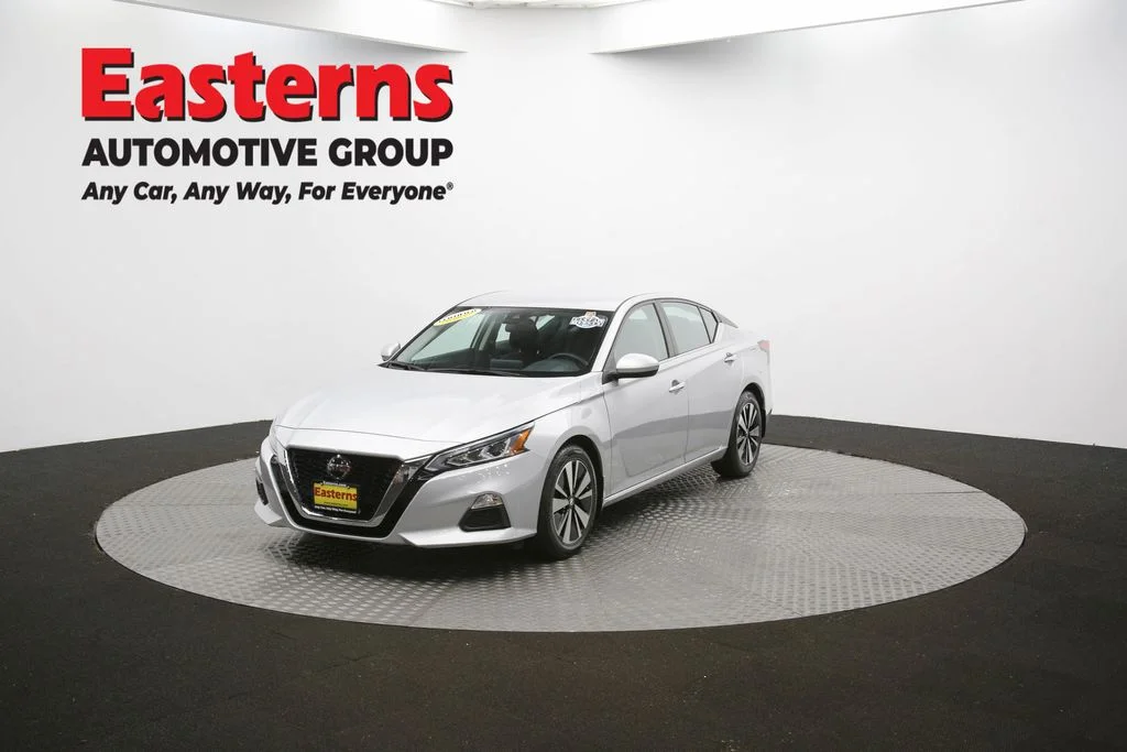 Used 2022 Silver Nissan 2.5 SV image 54