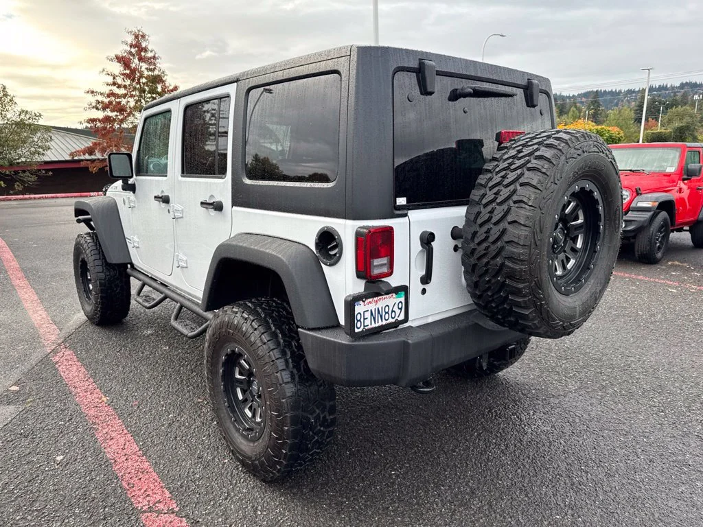 Used 2018 Bright White Clearcoat Jeep Unlimited Rubicon image 8