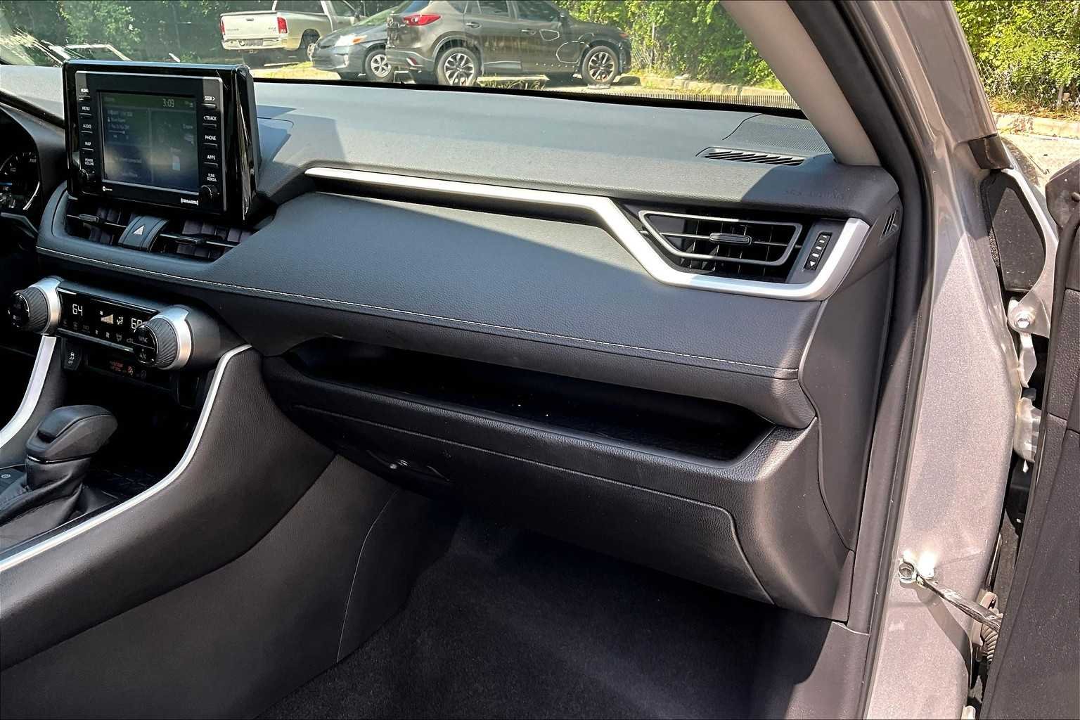 2022 Toyota RAV4 XLE - Photo 31