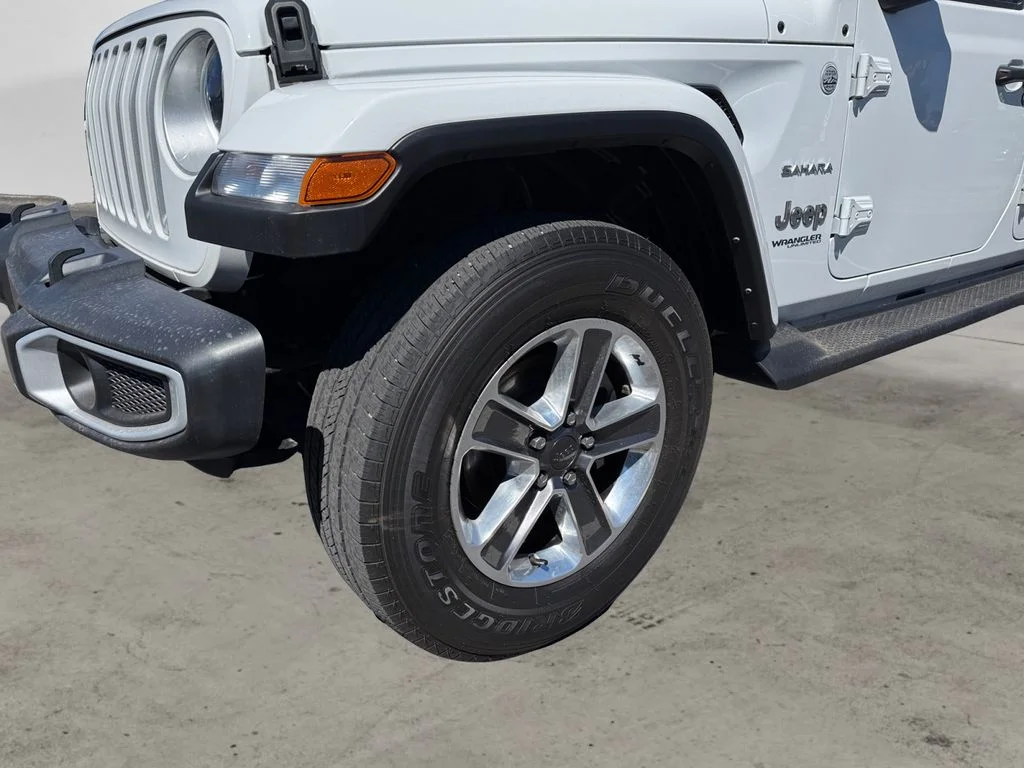 Used 2021 White Jeep Unlimited Sahara image 9