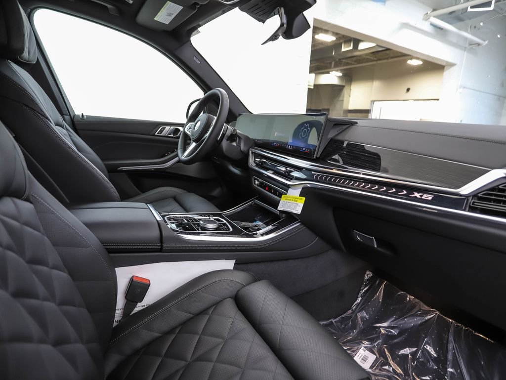 New 2026 Black Sapphire Metallic BMW xDrive40i image 30