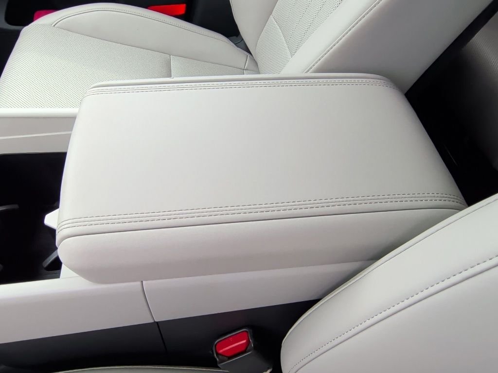 Used 2026 White Hyundai SEL image 25