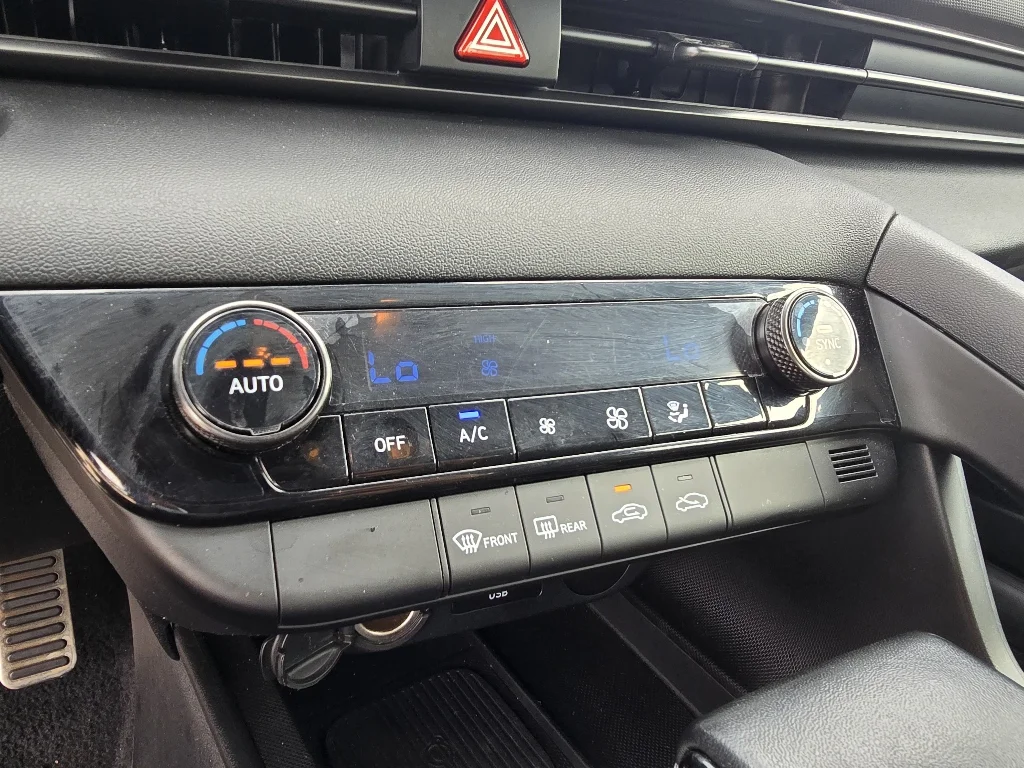 Used 2025 Intense Blue Hyundai SEL Sport image 22