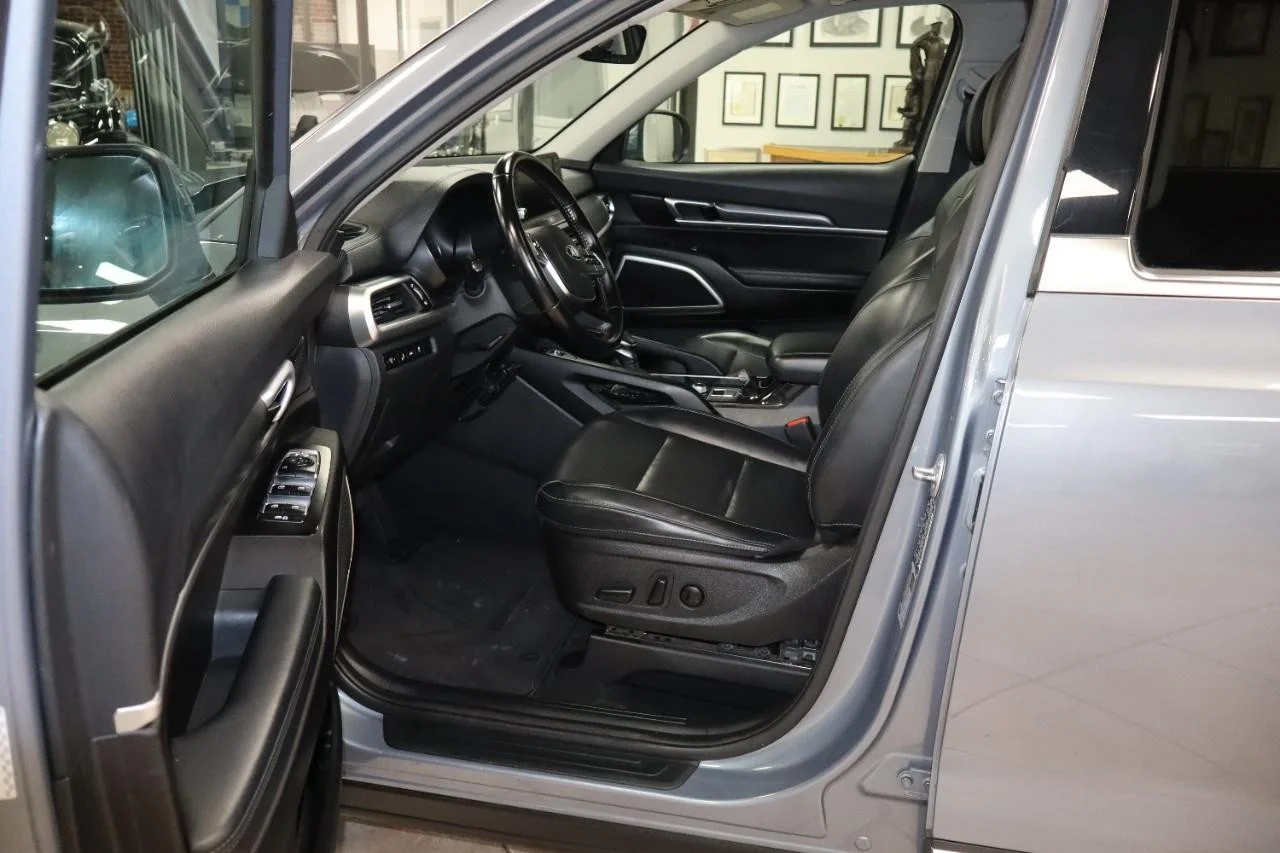 Used 2020 Gravity Gray Kia S image 9