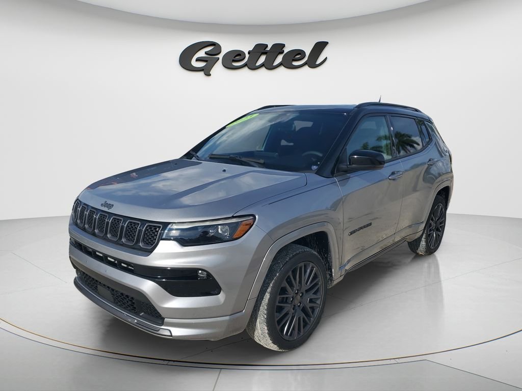 Used 2023 Silver Jeep Limited image 1