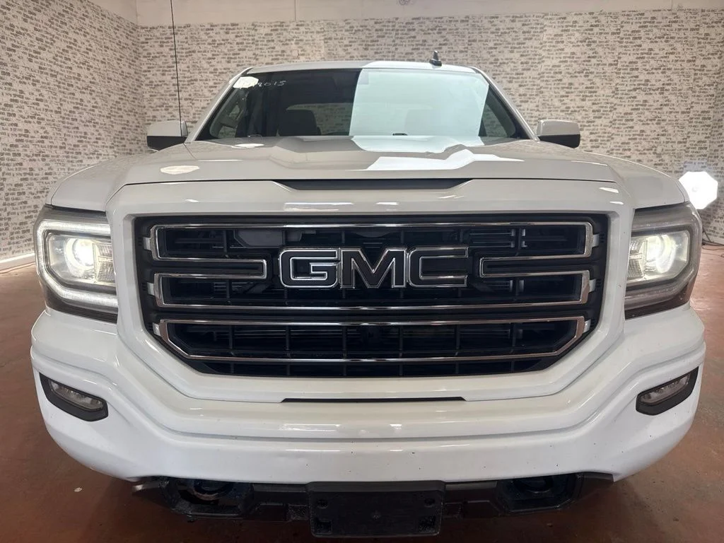 Used 2017 Summit White GMC Base image 2