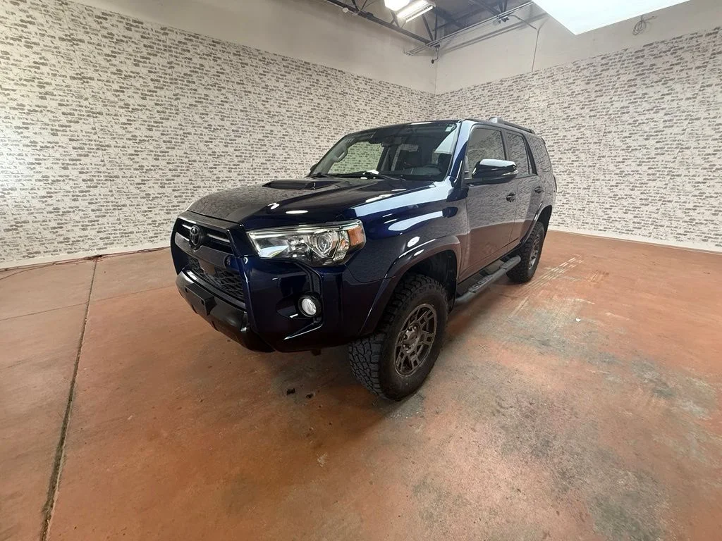 Used 2020 Nautical Blue Metallic Toyota Venture image 3