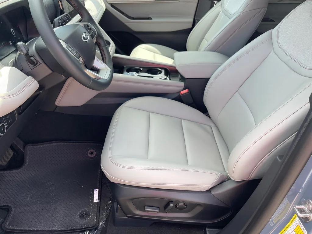 New 2026 Vapor Blue Metallic Ford Active image 7