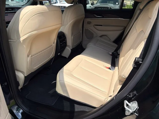 New 2026 Diamond Black Crystal Pearl-Coat Exterior Paint Jeep Limited image 20