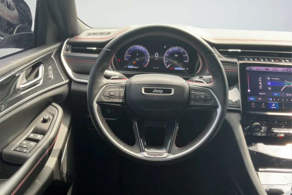 Used 2022 Silver Jeep Trailhawk image 15