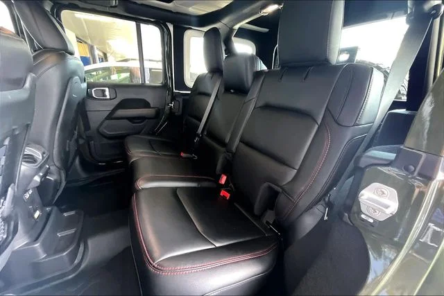 Used 2021 Green Jeep Unlimited Rubicon image 19