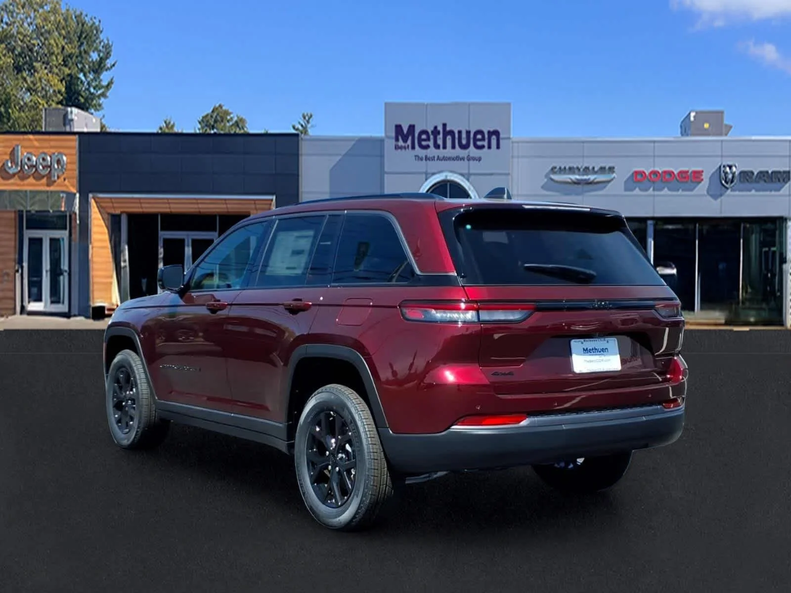 New 2026 Velvet Red Pearl-Coat Exterior Paint Jeep Laredo Altitude image 4