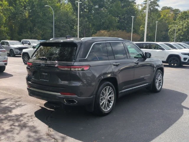 Used 2022 Gray Jeep Summit 4xe image 5