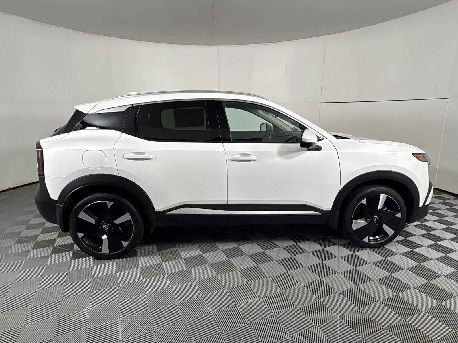 Used 2025 Aspen White Tricoat Nissan SR image 22