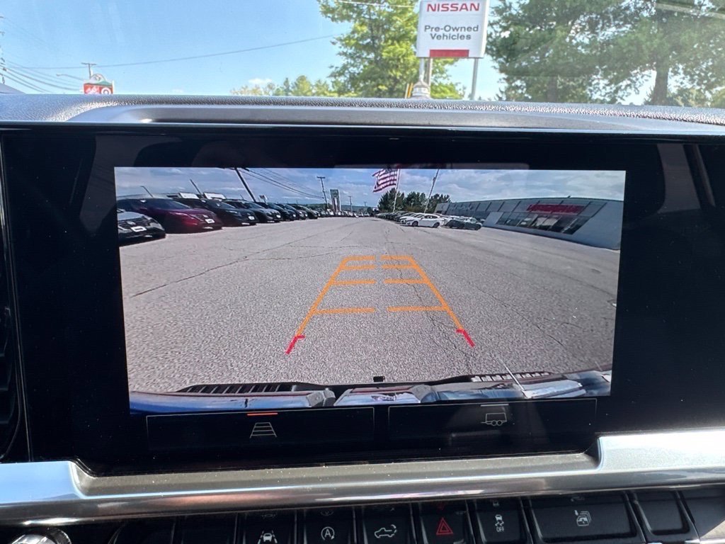 Used 2025 Silver GMC SLT image 21