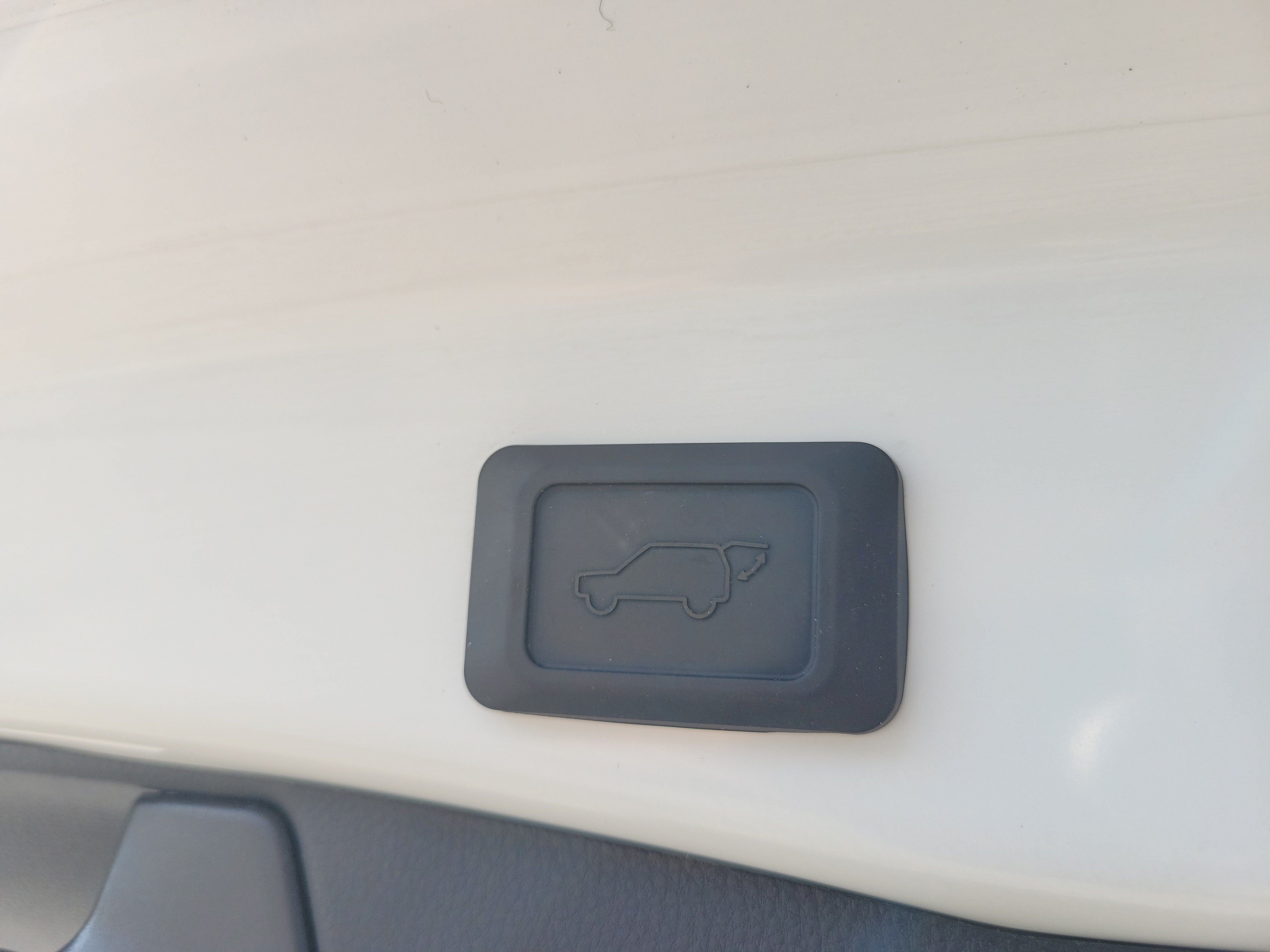 Certified Used 2025 Pearl Toyota XLE Premium image 12