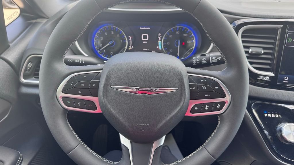 Used 2025 White Chrysler Select image 13