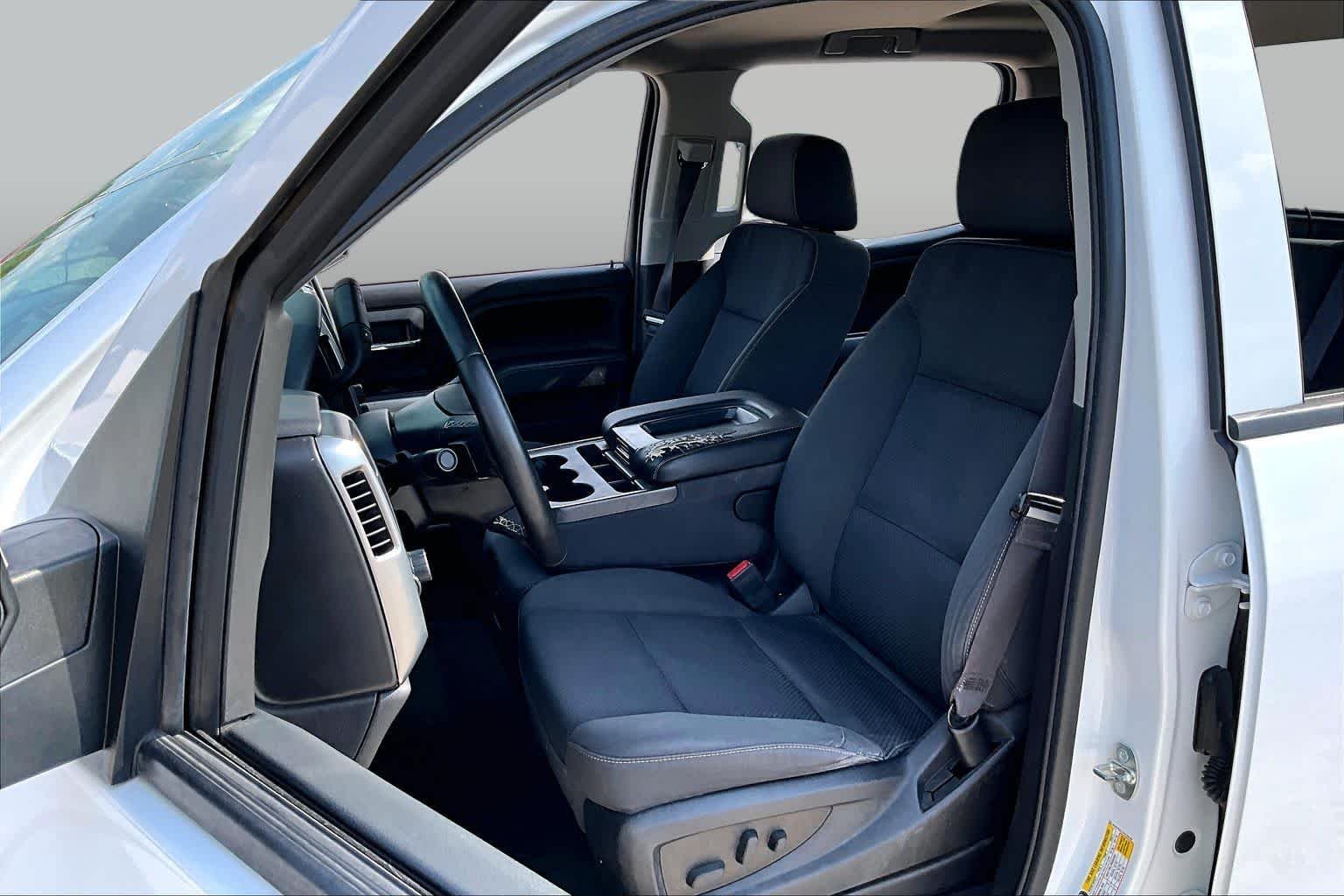 Used 2017 Summit White Chevrolet LT image 8