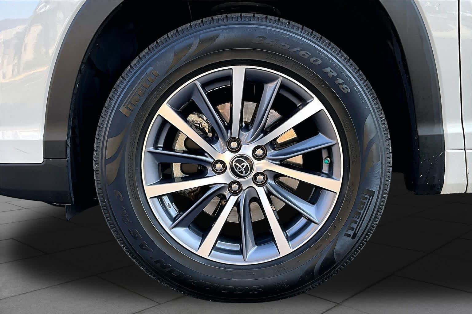 Used 2017 Blizzard Pearl Toyota XLE image 11