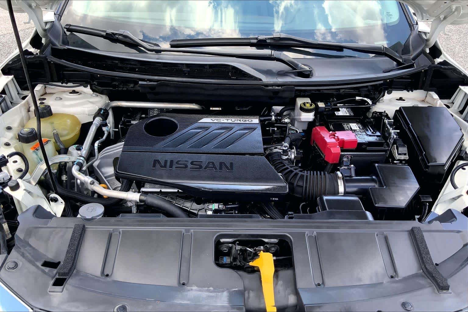Used 2022 Pearl White Tricoat Nissan SL image 31