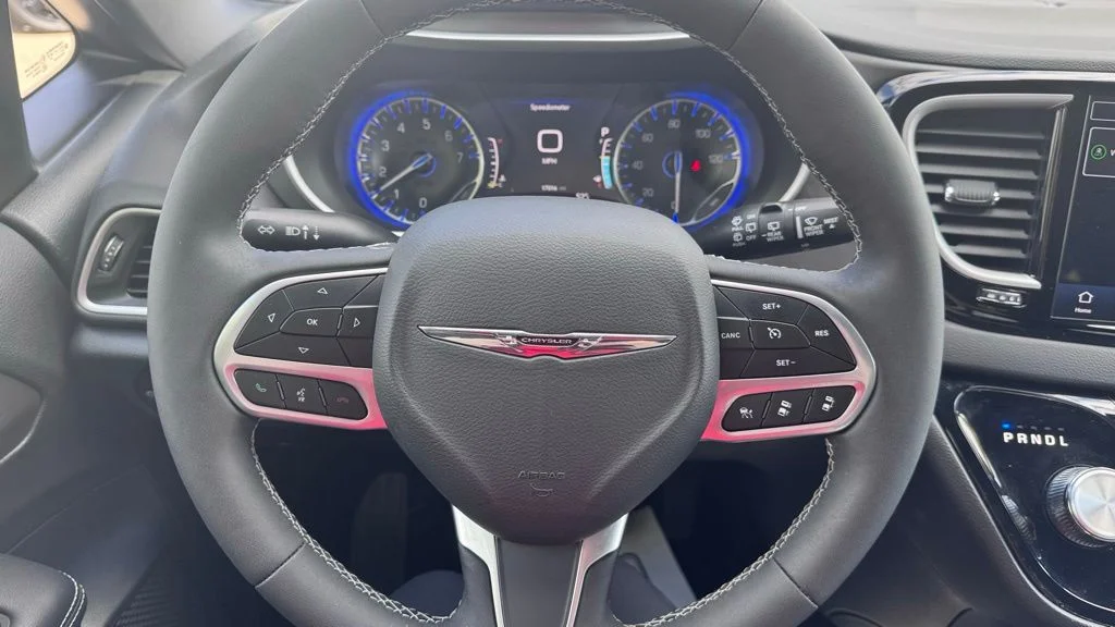 Used 2025 White Chrysler Select image 13