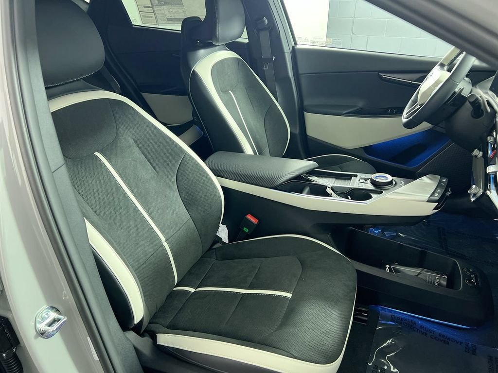 New 2026 Wolf Gray Kia GT-LINE image 32