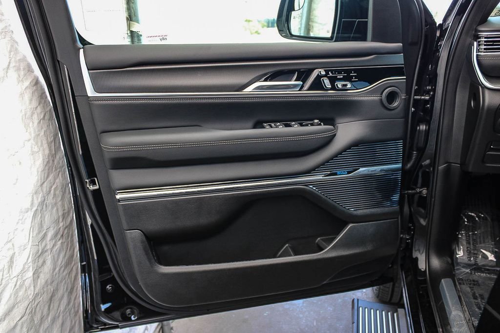 New 2026 Black Jeep Summit Obsidian image 23